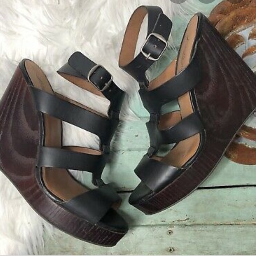 Lucky brand wood wedge- SZ 8. Comfortable!!